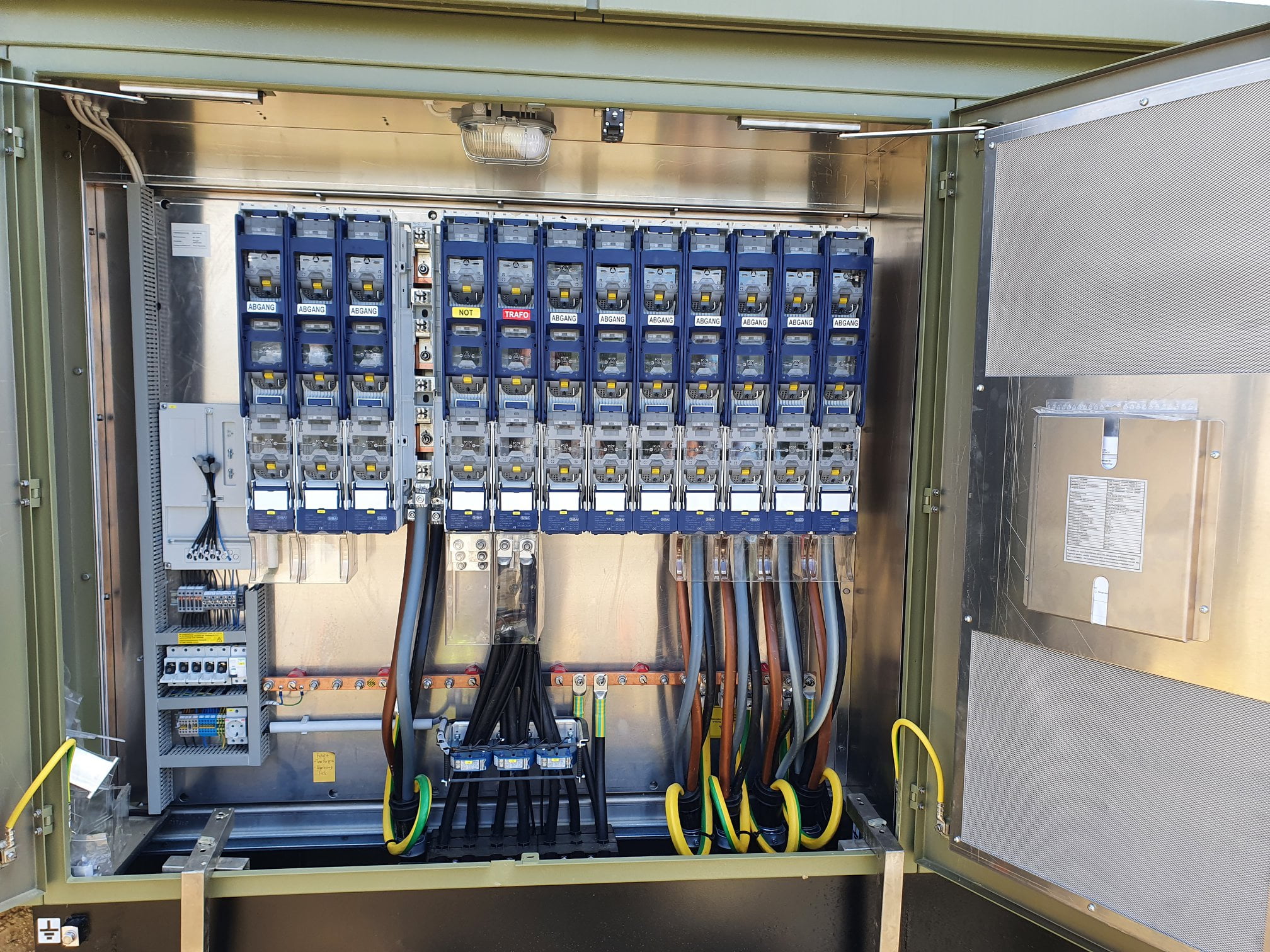 przyłącze elektryczne , skrzynka elektryczna , naprawy elektryczne