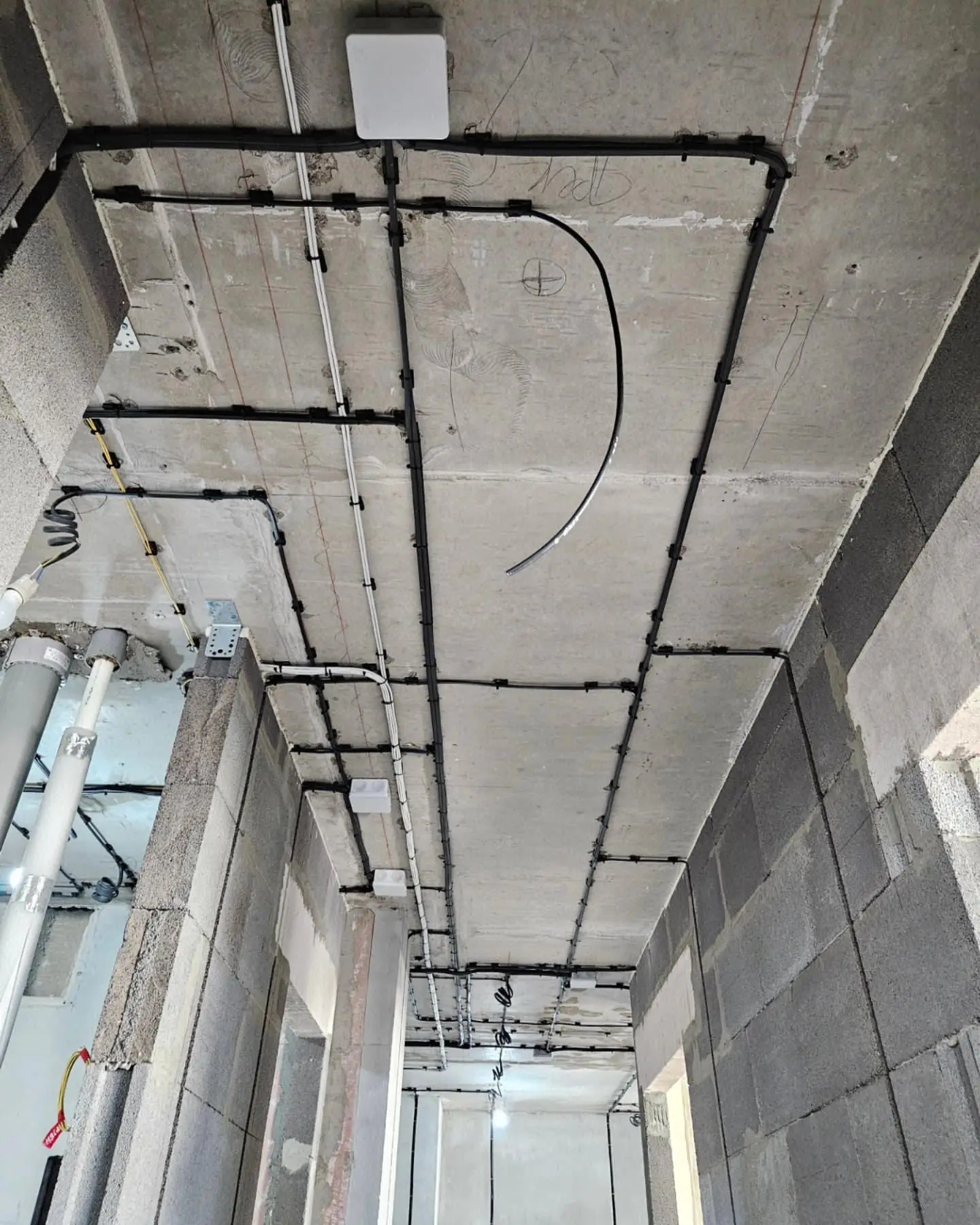 Instalacja Elektryczna, Sufit, Stan Surowy, Projekt Instalacji, Elektryk Warszawa Bemowo , Elektryk Warszawa Białołęka, elektryk ursus